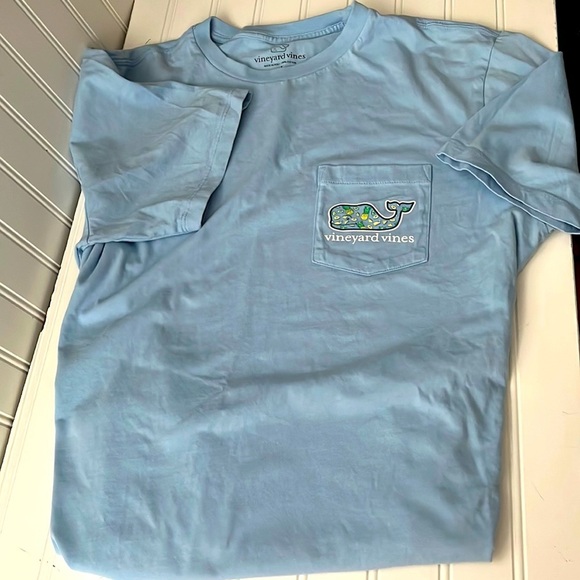 Vineyard Vines Tops - 3/20🌟Vineyard vines, light blue whale T-shirt, size medium